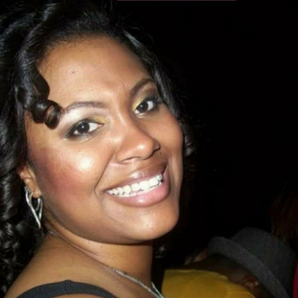 Meet your Posher, Alexis - Picture 1 of 1